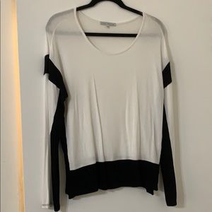 White and black long sleeve shirt (red haute)